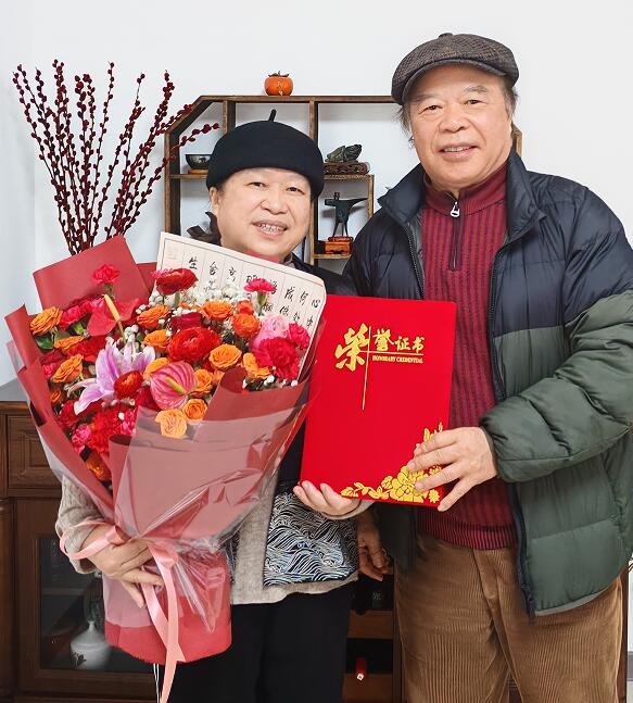 陈红霞荣膺“老雒阳功勋员工”称号
