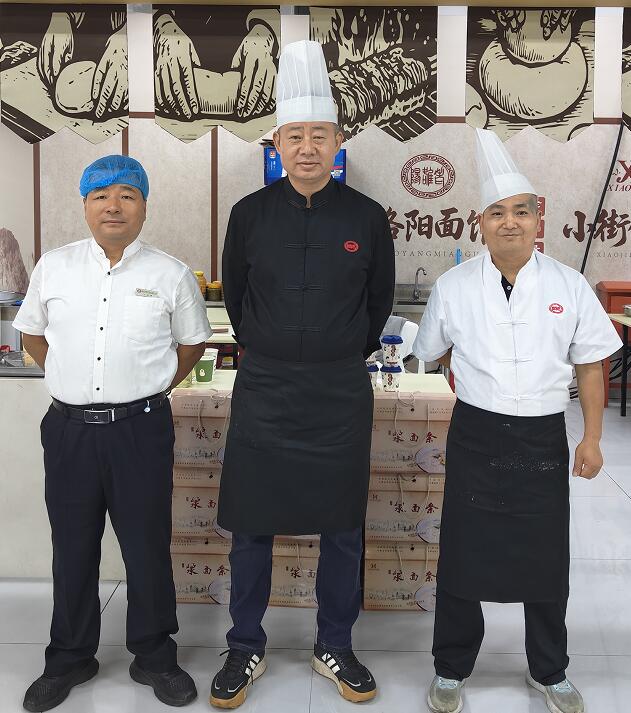 老雒阳参加梅河天宸美食展