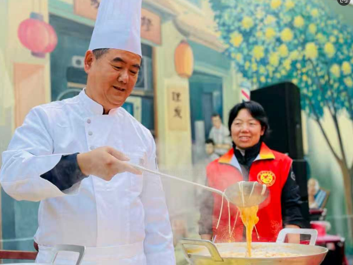 重阳寿宴 老雒阳党支部送温暖