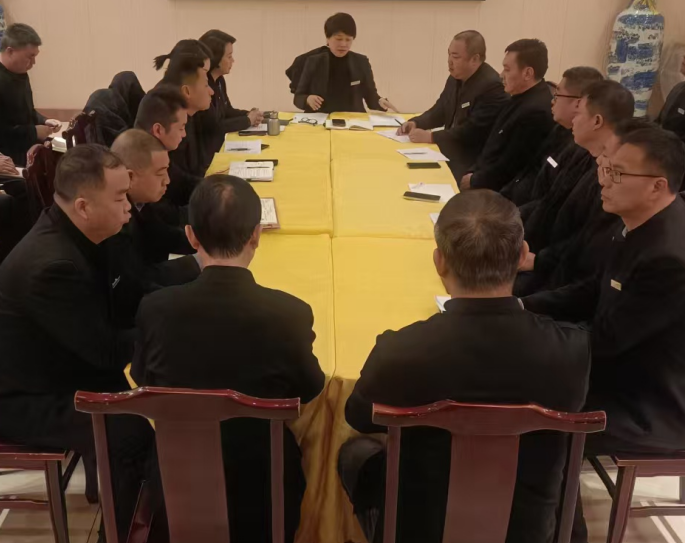 孙丽芹主持召开市外门店工作会议