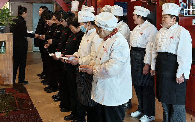 老雒阳年度员工评议工作有序推进