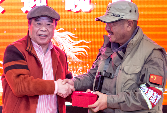 老雒阳非遗盛宴款待东天山骆驼队勇士