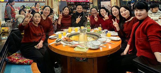 小年团圆暖人心 生日同庆聚温情