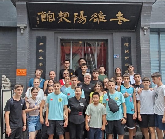 雅典学生研学团情系老雒阳