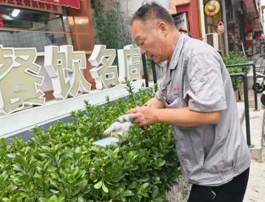 工程部员工带病坚守岗位